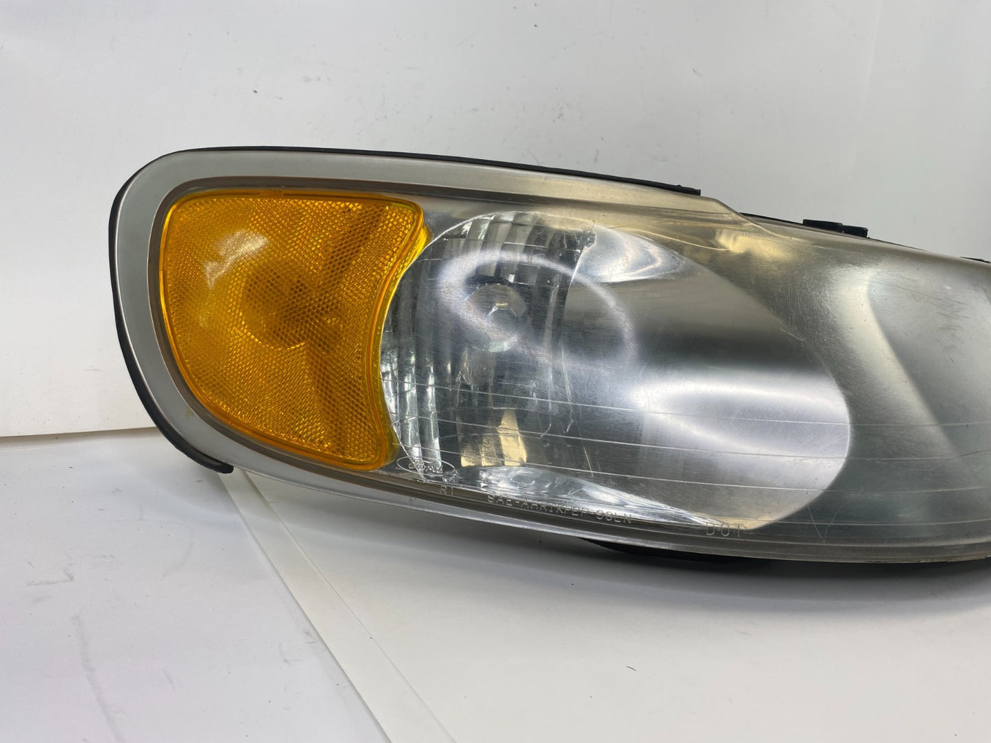 98-02 Lincoln Town Car Right Side Headlight Headlamp Halogen YW1X-13100-A OEM