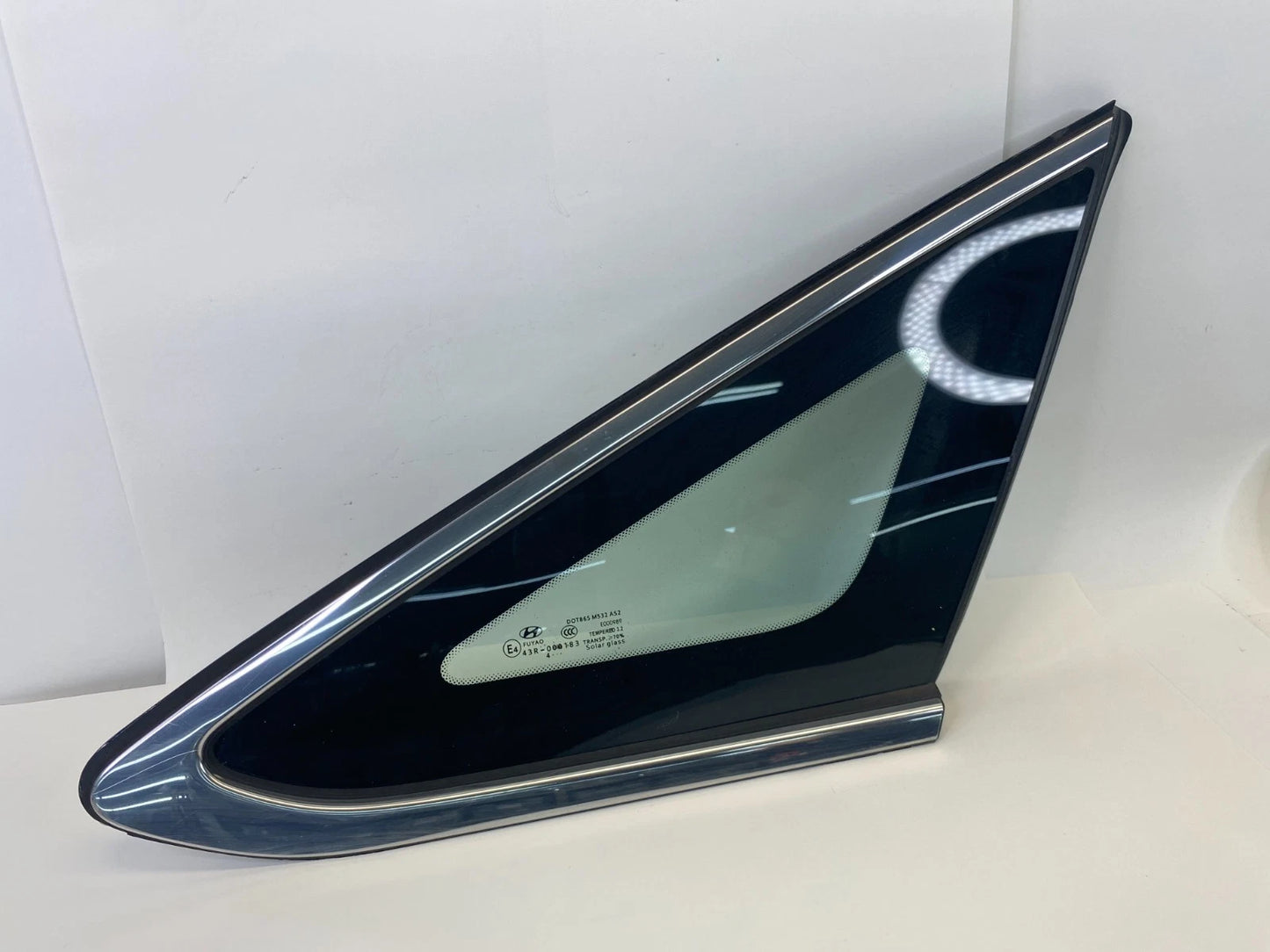 2015-2019 HYUNDAI SONATA REAR RIGHT SIDE QUARTER PANEL WINDOW GLASS OEM