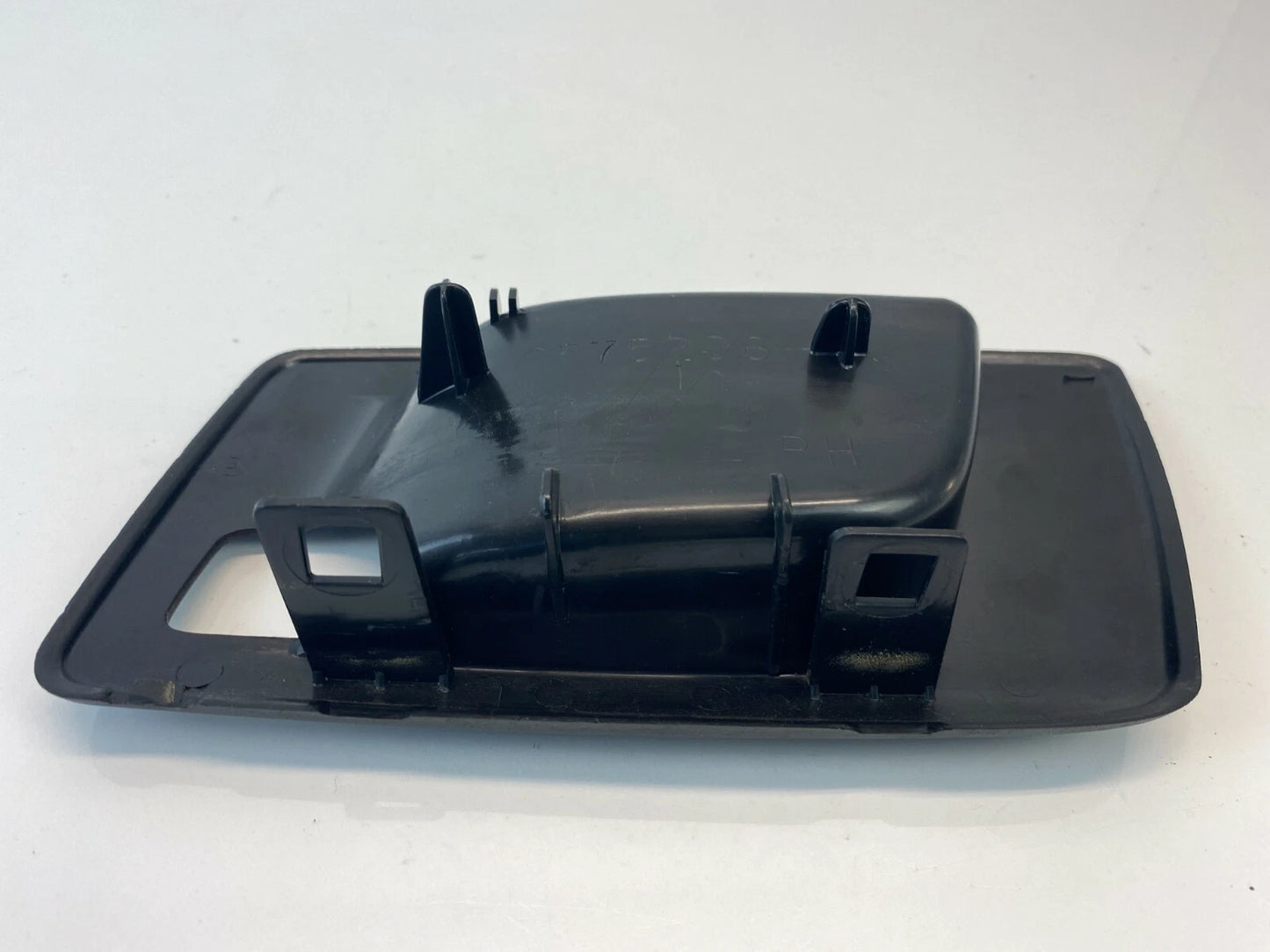 03-07 CADILLAC CTS REAR RIGHT INSIDE INNER DOOR HANDLE COVER BEZEL 2575296 OEM