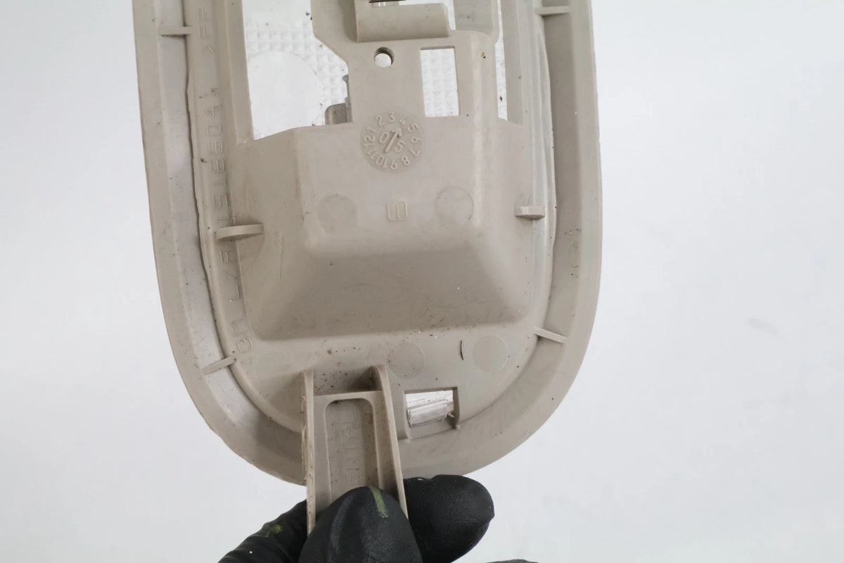 2006-2010 HUMMER H3 03-06 YUKON ROOF OVERHEARD DOME MAP LIGHT BEIGE 15166041 OEM