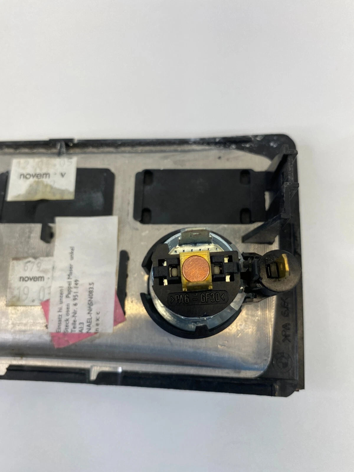 04-07 BMW 530I 525I REAR CENTER CONSOLE POWER OUTLET LIGHTER SOCKET 6-951-149