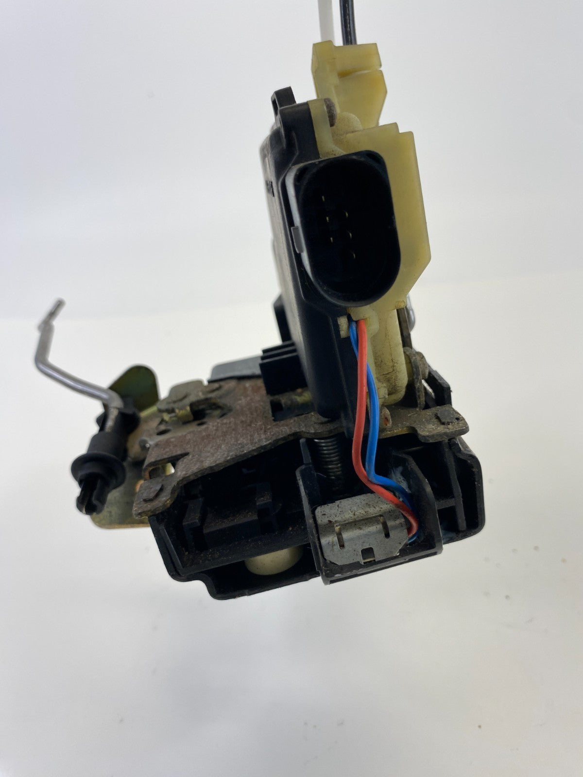 1998-2004 Audi A6 Quattro Rear Right Side Door Latch Release Actuator 4B0839016C