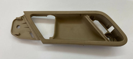 06-10 MERCEDES-BENZ R 350 FR RH PASSENGER INSIDE DOOR HANDLE BEZEL OEM 251300912