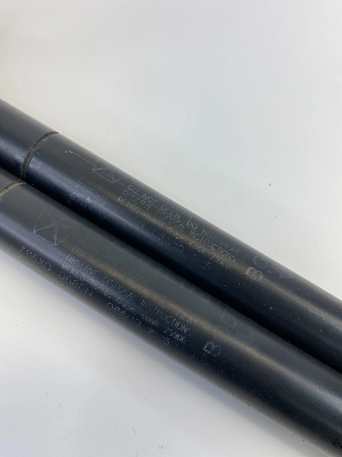 2008-2012 JEEP LIBERTY REAR TAILGATE TRUNK LIFT GLASS STRUTS SHOCK SUPPORT OEM