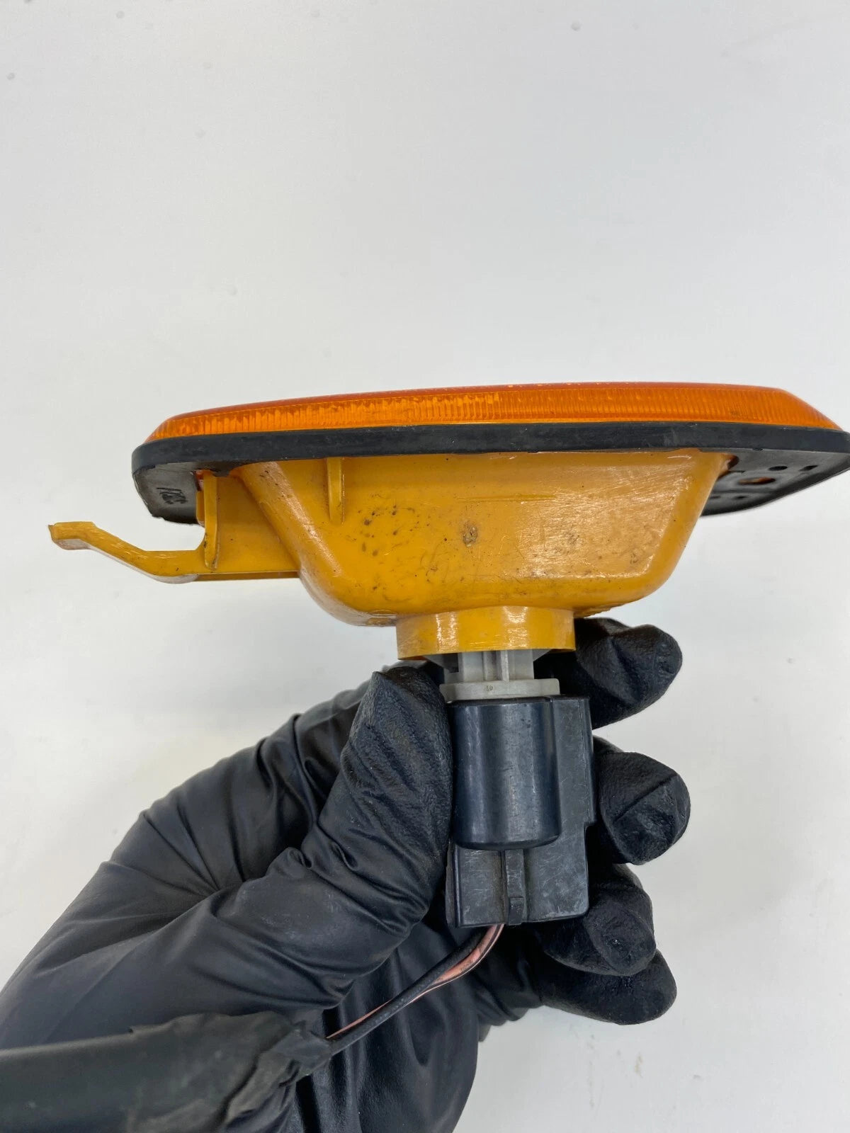 2005-2009 HYUNDAI TUCSON FR RIGHT BUMPER MOUNTED SIDE MARKER LIGHT OEM FACTORY