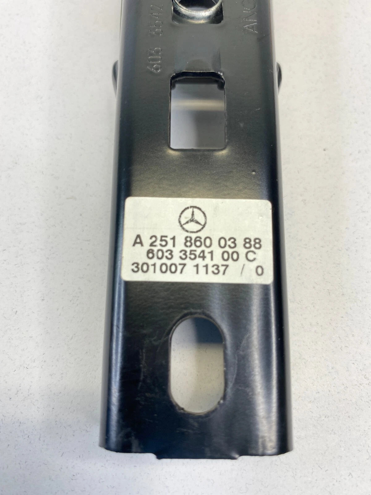 2006-2012 MERCEDES-BENZ R350 07-09 R320 FRONT LEFT SEAT BELT HEIGHT ADJUSTER OEM