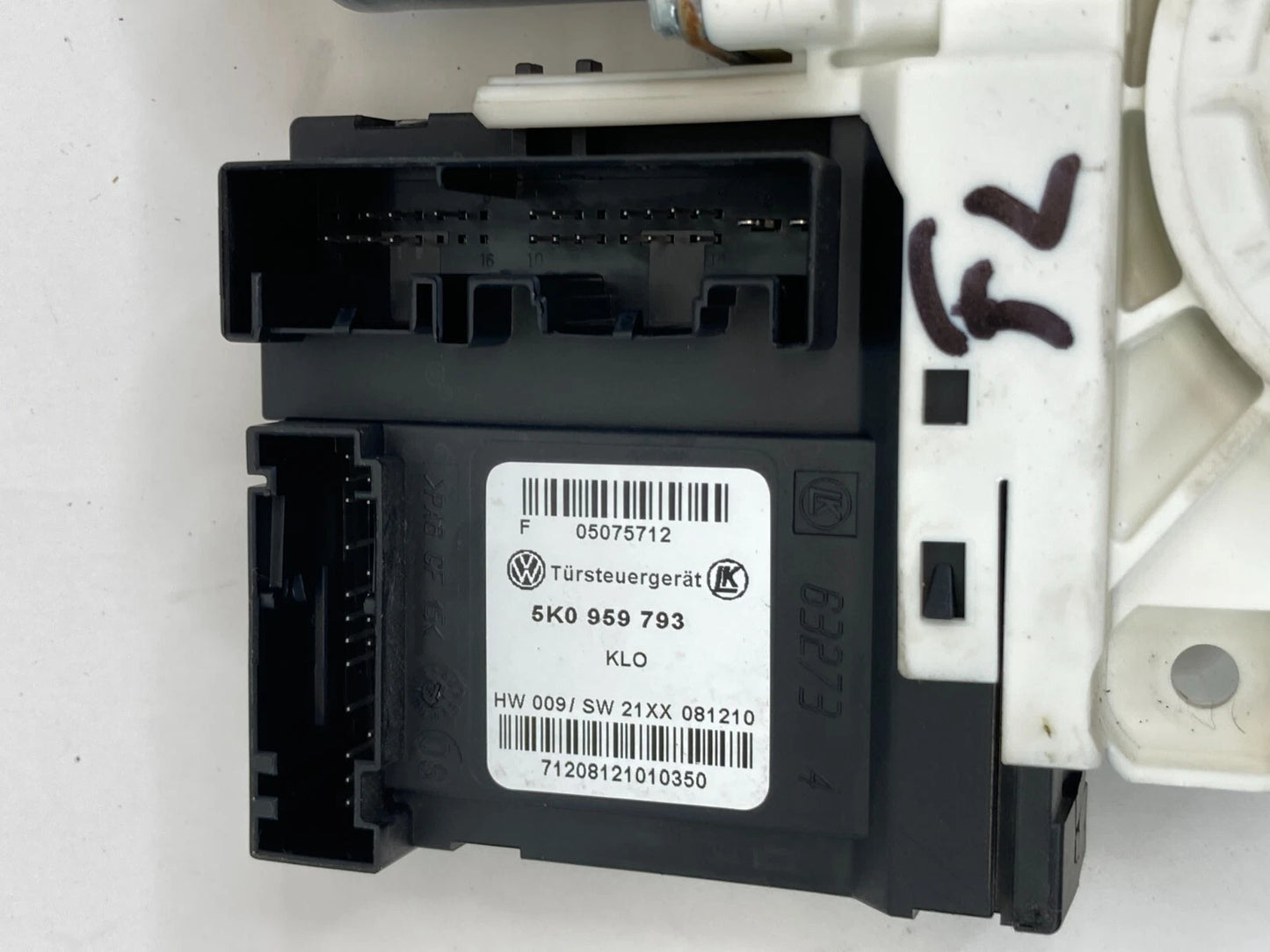 2009-2011 VOLKSWAGEN TIGUAN FRONT LEFT SIDE DOOR POWER WINDOW MOTOR 5N0959701D