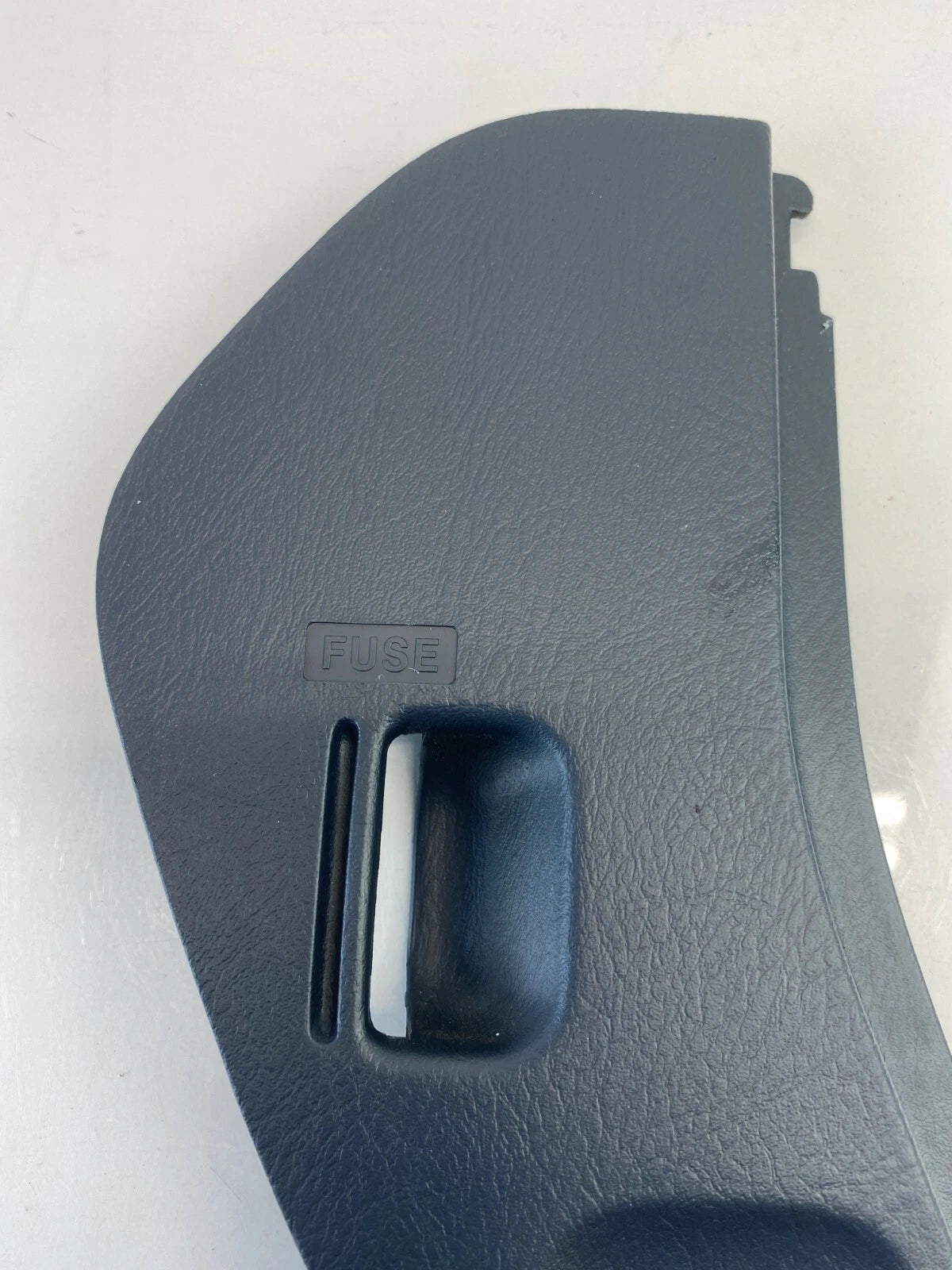 98-02 HONDA ACCORD DASH RIGHT PASSENGER FUSE BOX LID ACCESS END COVER 77211-S84