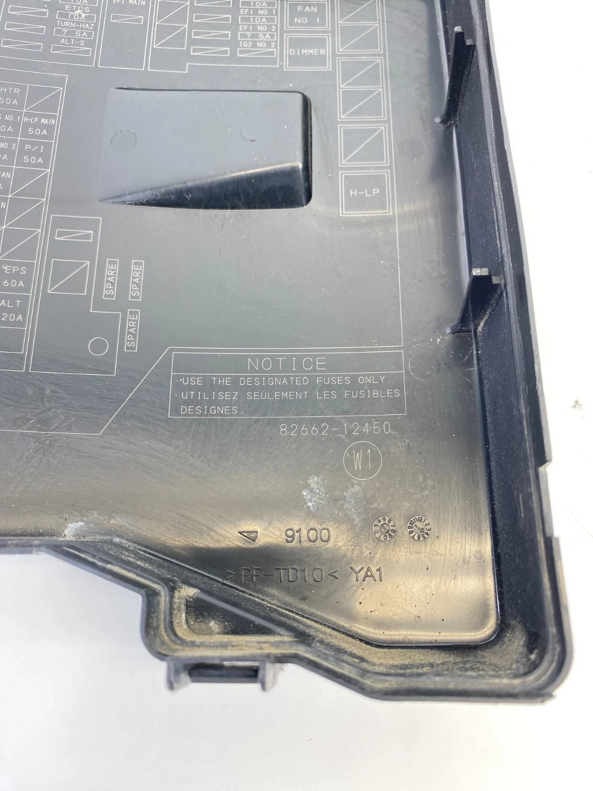 2008-2015 SCION XB 2.4L ENGINE FUSE RELAY BOX COMPARTMENT COVER LID 82662-12450