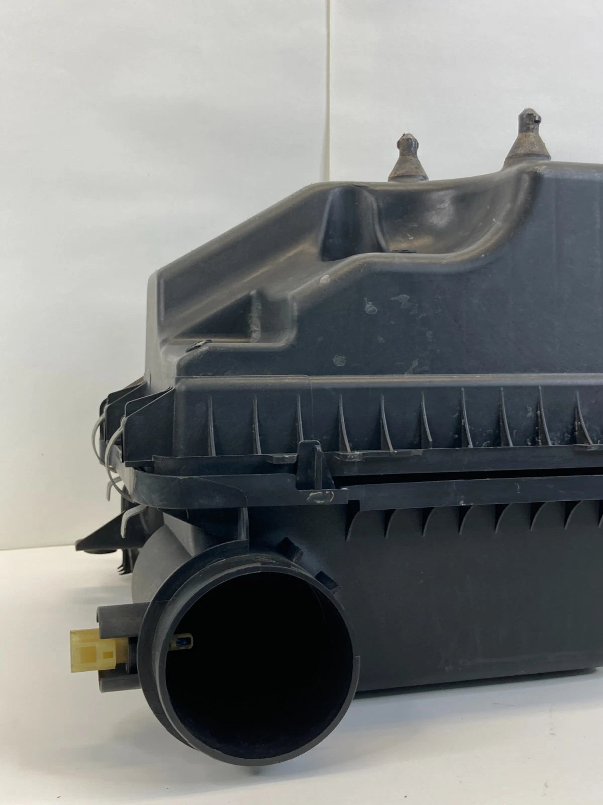 2013-2019 Ford Police Interceptor Sedan Engine Air Cleaner Intake Filter Box OEM