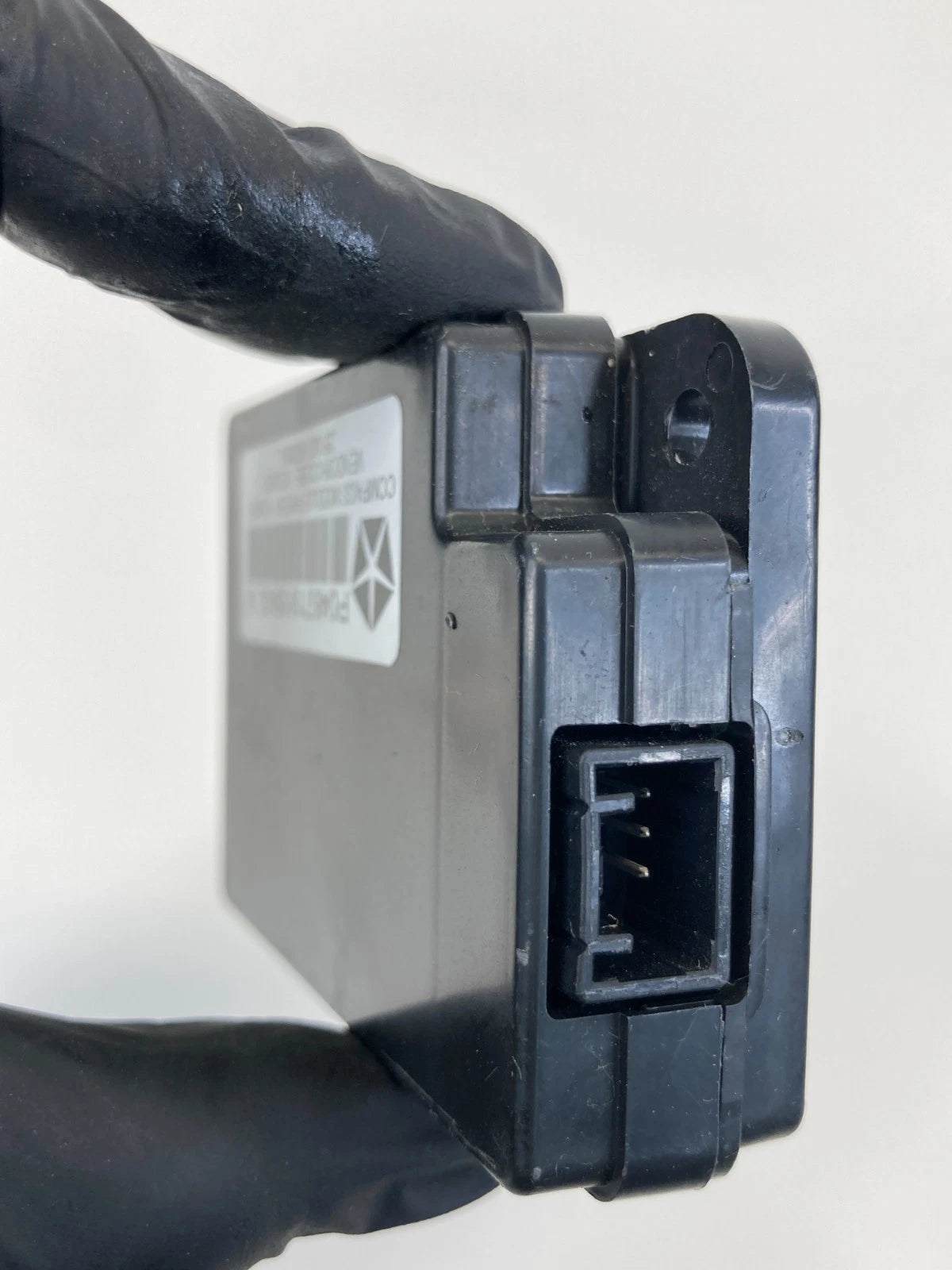 2011-2013 JEEP LIBERTY 3.7L COMPASS & TEMPERATURE CONTROL MODULE P04671918AG