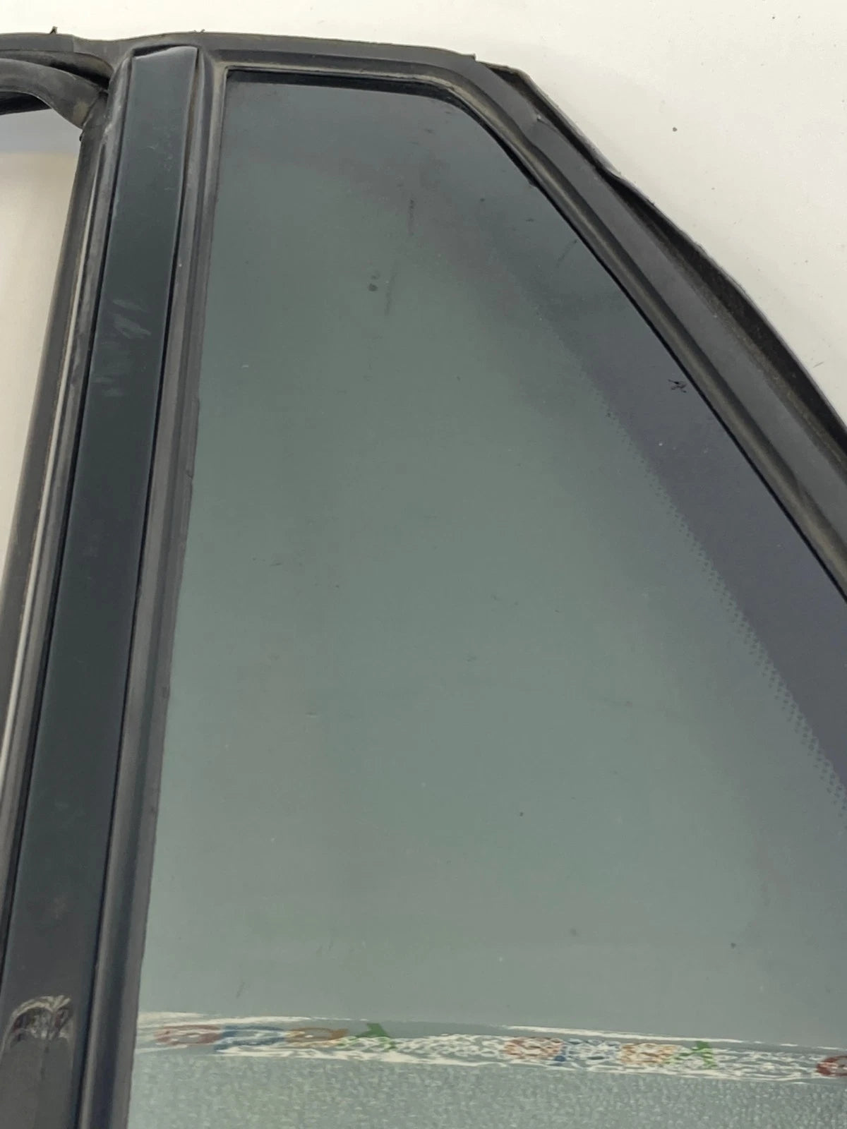 2010-2017 GMC Terrain Rear Left Side Door Vent Window Glass E1143R-000265