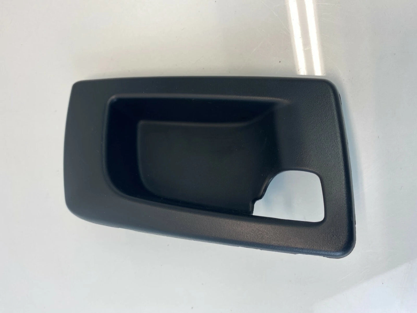 03-07 CADILLAC CTS REAR RIGHT INSIDE INNER DOOR HANDLE COVER BEZEL 2575296 OEM