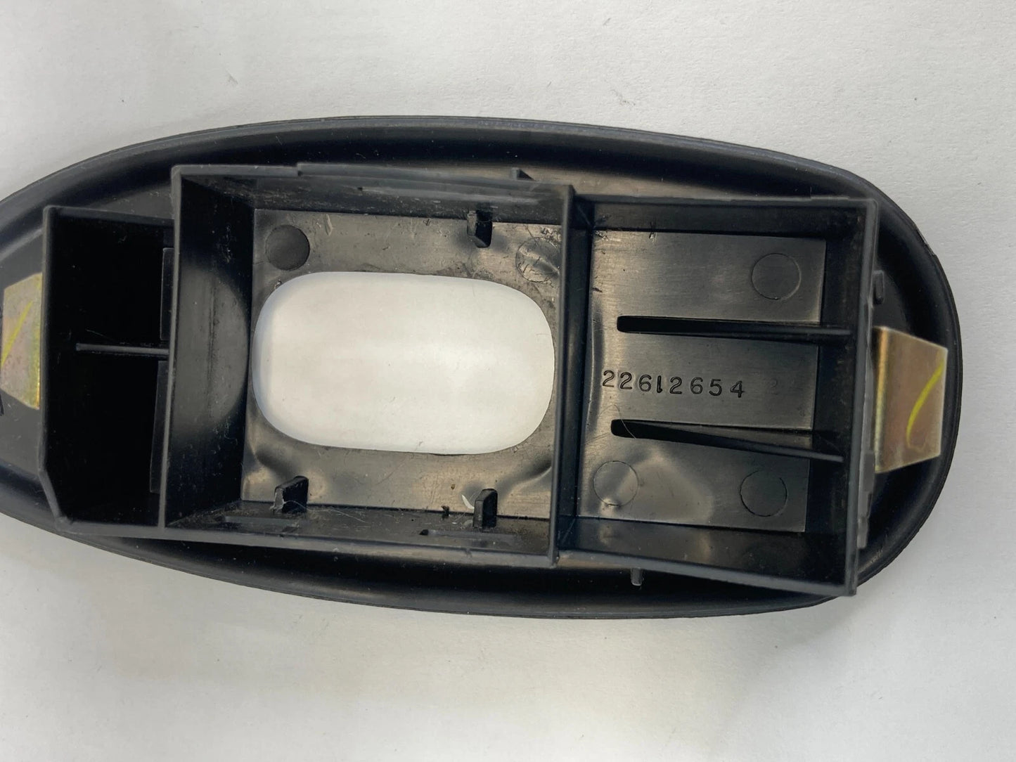 01-04 PONTIAC GRAND AM SEDAN FRONT RIGHT DOOR LOCK SWITCH COVER BEZEL 22612654