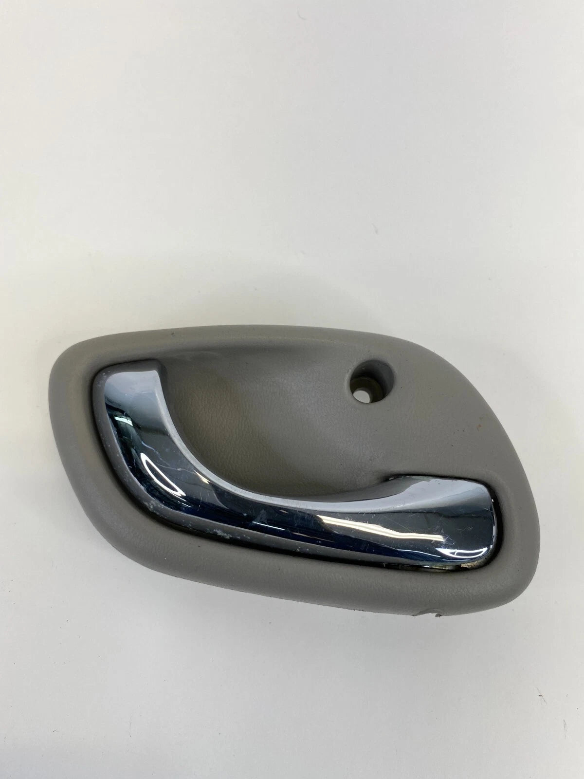 2003-2006 SUZUKI XL-7 REAR RIGHT PASSENGER SIDE DOOR INTERIOR DOOR HANDLE OEM