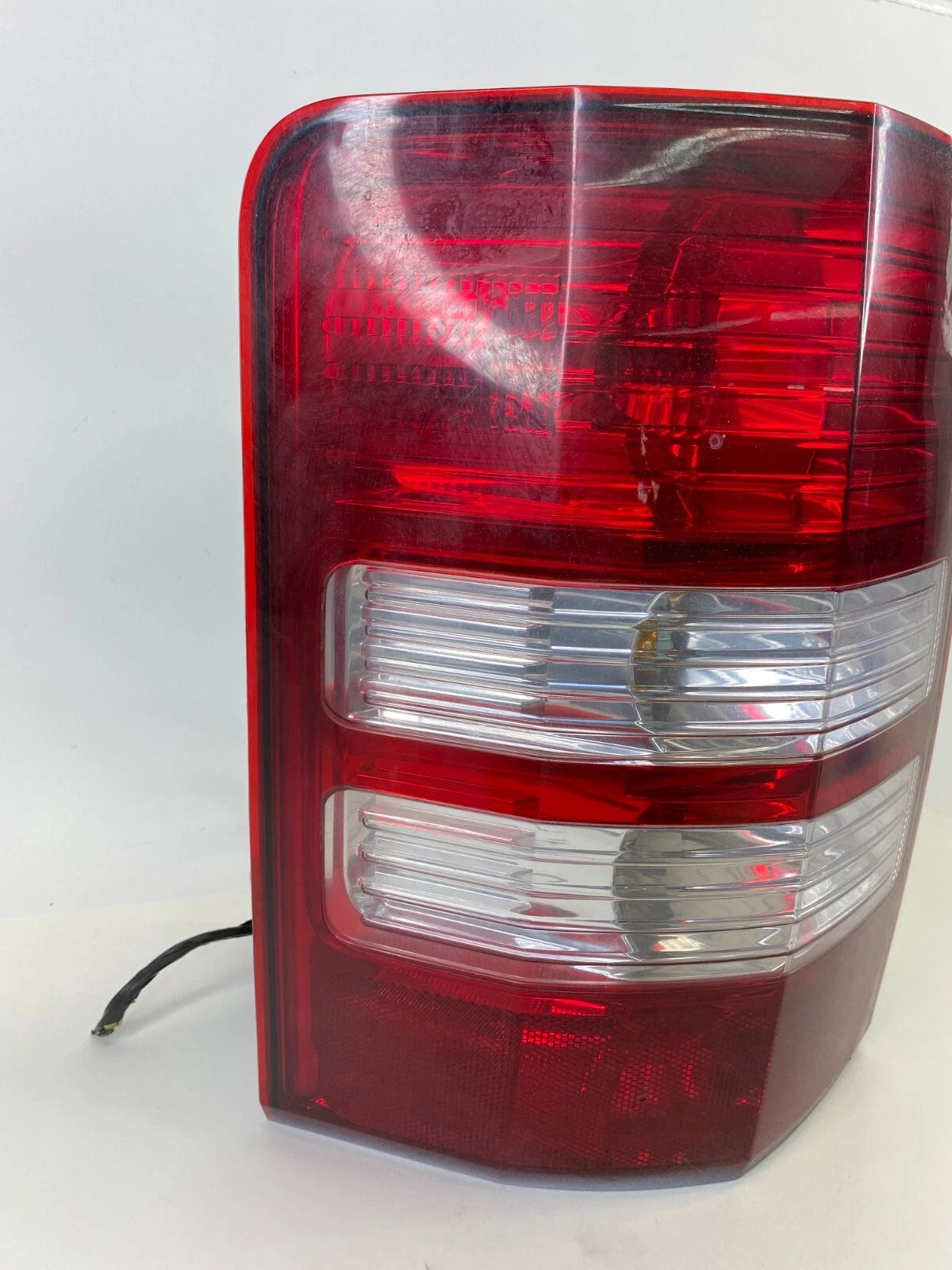 2008-2012 JEEP LIBERTY REAR LEFT SIDE TAILLIGHT LAMP ASSEMBLY 55157347AC OEM