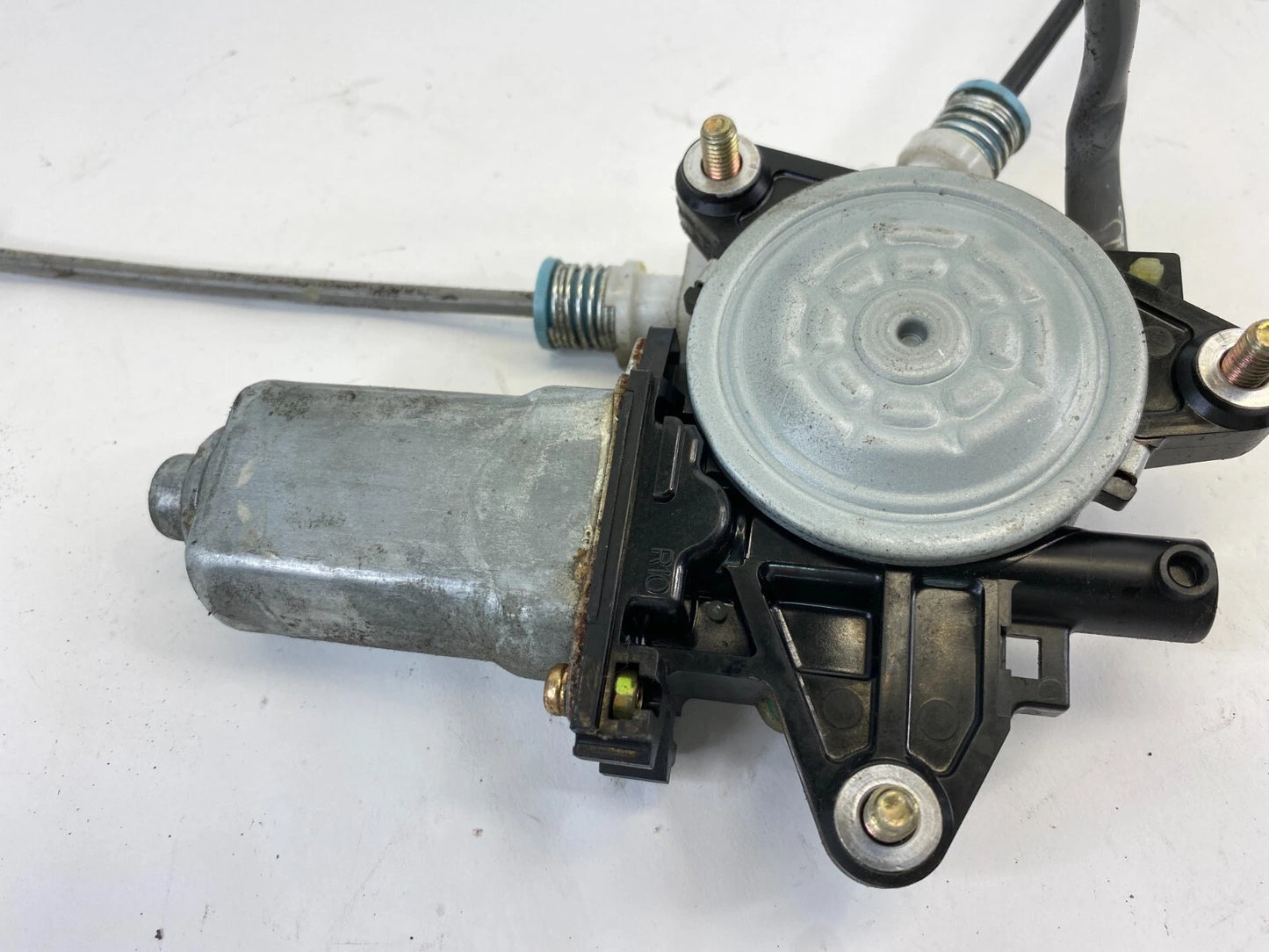 2001-2005 SUZUKI GRAND VITARA FRONT RIGHT WINDOW REGULATOR W/ MOTOR 83430-65D00