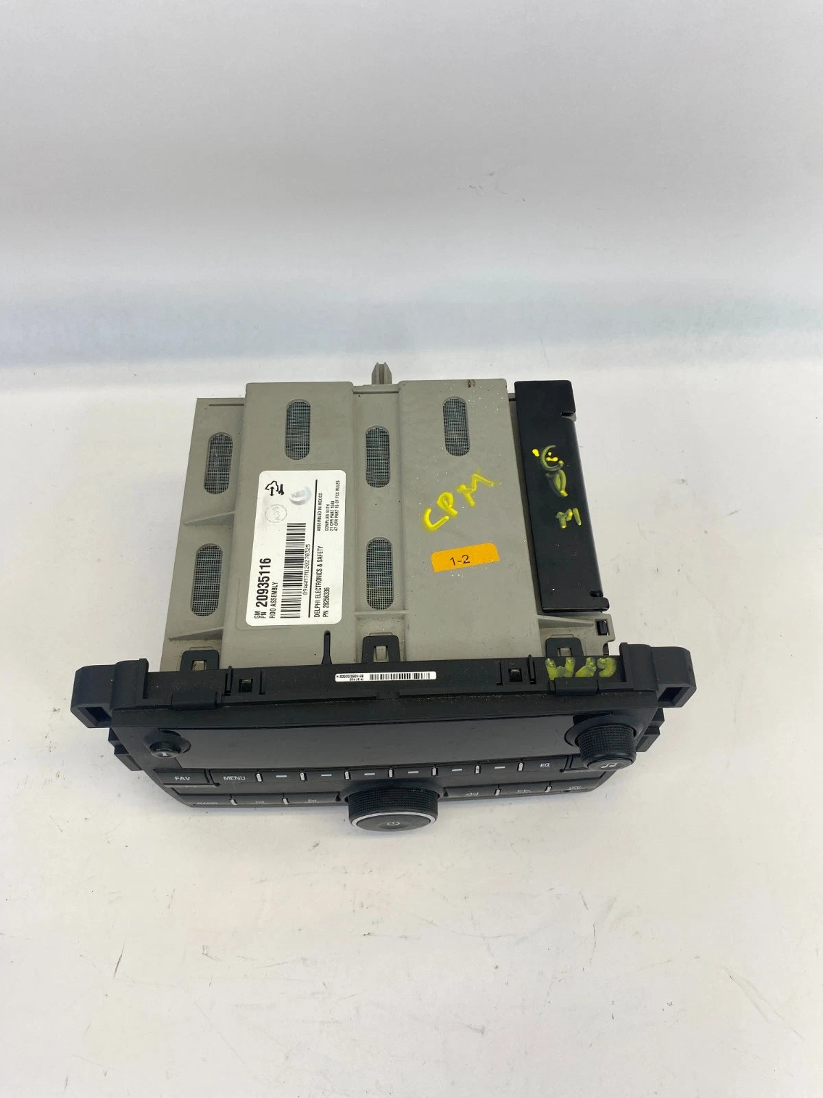 2009-2012 CHEVROLET TRAVERSE AM/FM RADIO RECEIVER CD DISC PLAYER STEREO 20935116