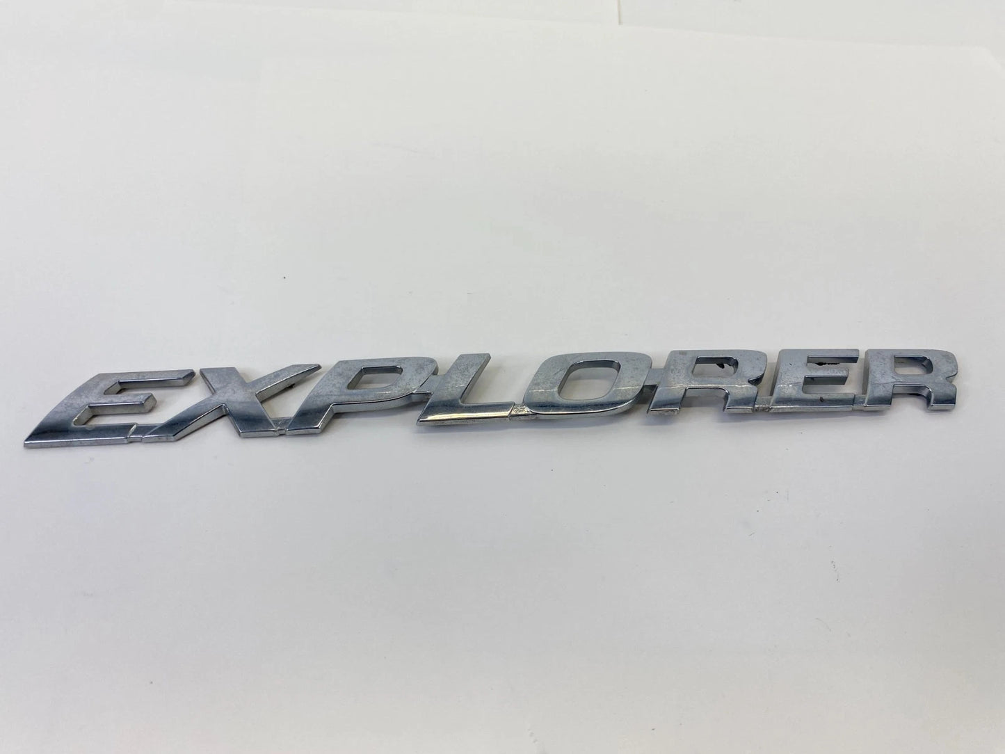 2002-2005 FORD EXPLORER REAR TRUNK LIFTGATE EMBLEM LOGO BADGE SYMBOL NAMEPLATE