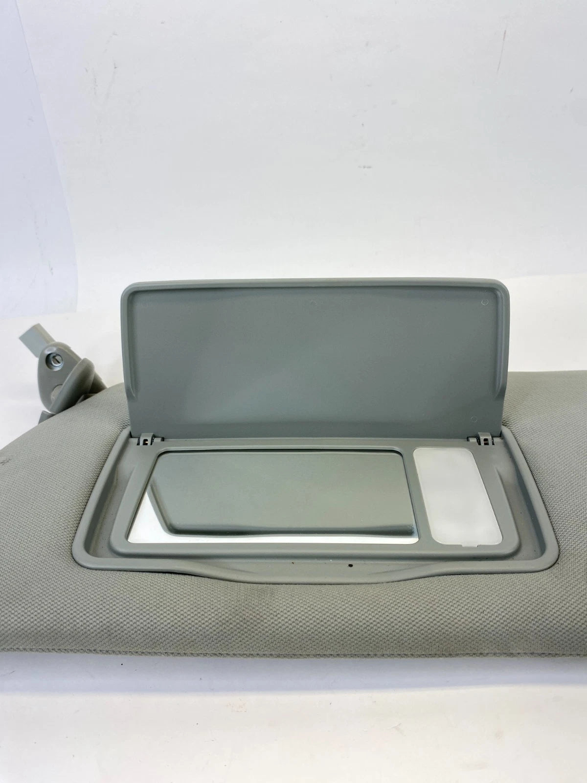 2005-2010 HONDA ODYSSEY LEFT DRIVER SIDE SUNVISOR SUN VISOR SHADE W/ LIGHT OEM