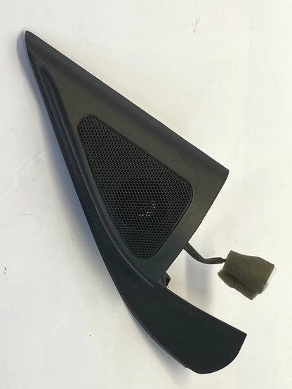 2009-2015 KIA SORENTO FRONT RIGHT INNER DOOR QUADRANT COVER CORNER W SPEAKER OEM