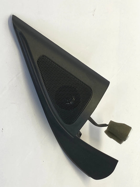 2009-2015 KIA SORENTO FRONT RIGHT INNER DOOR QUADRANT COVER CORNER W SPEAKER OEM