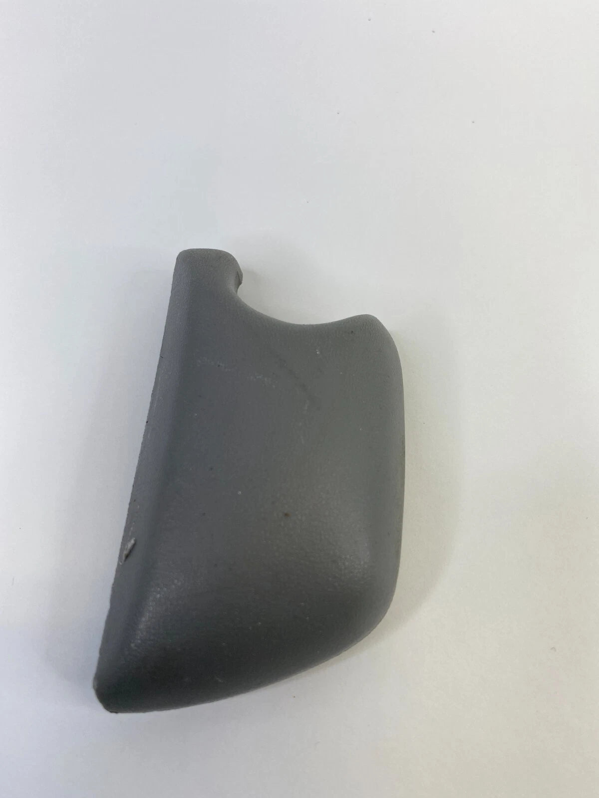 2004 2005 TOYOTA RAV4 FRONT RIGHT SEAT BELT UPPER COVER TRIM CAP 14106TS0P5 OEM