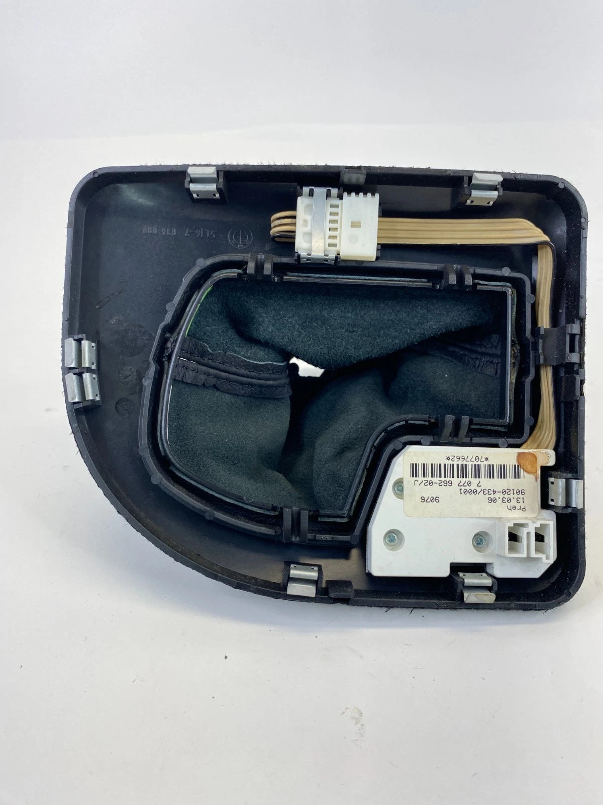 06 07 BMW 530XI AUTOMATIC TRANSMISSION SHIFTER COVER BEZEL 5116-7-034-089 OEM