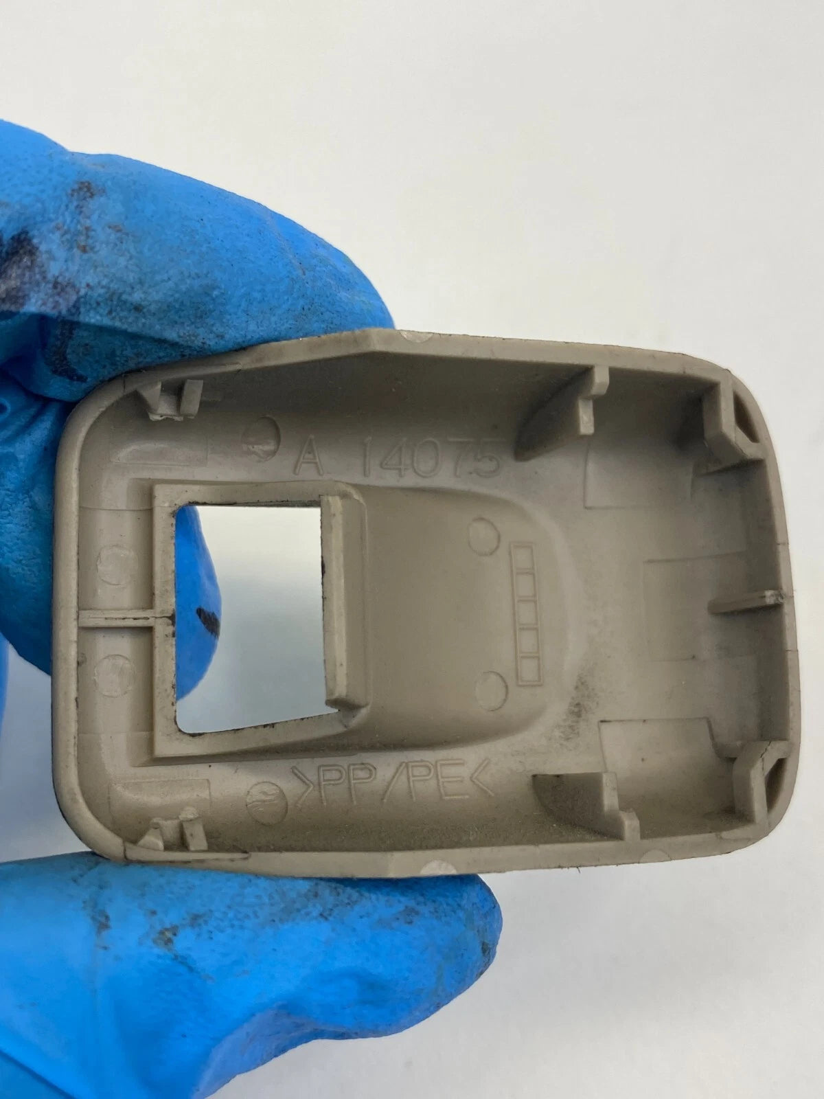 1998 1999 20002 2001 2002 TOYOTA COROLLA REAR SEAT CHILD ANCHOR CLIP TRIM COVER