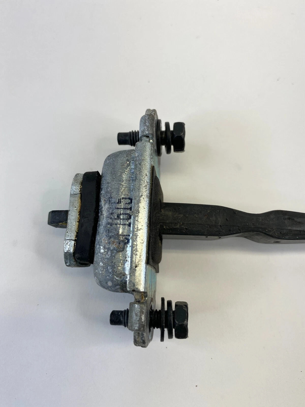 2006-2010 HYUNDAI SONATA SEDAN FRONT LEFT DOOR CHECK STOPPER CHECK STRAP HINGE