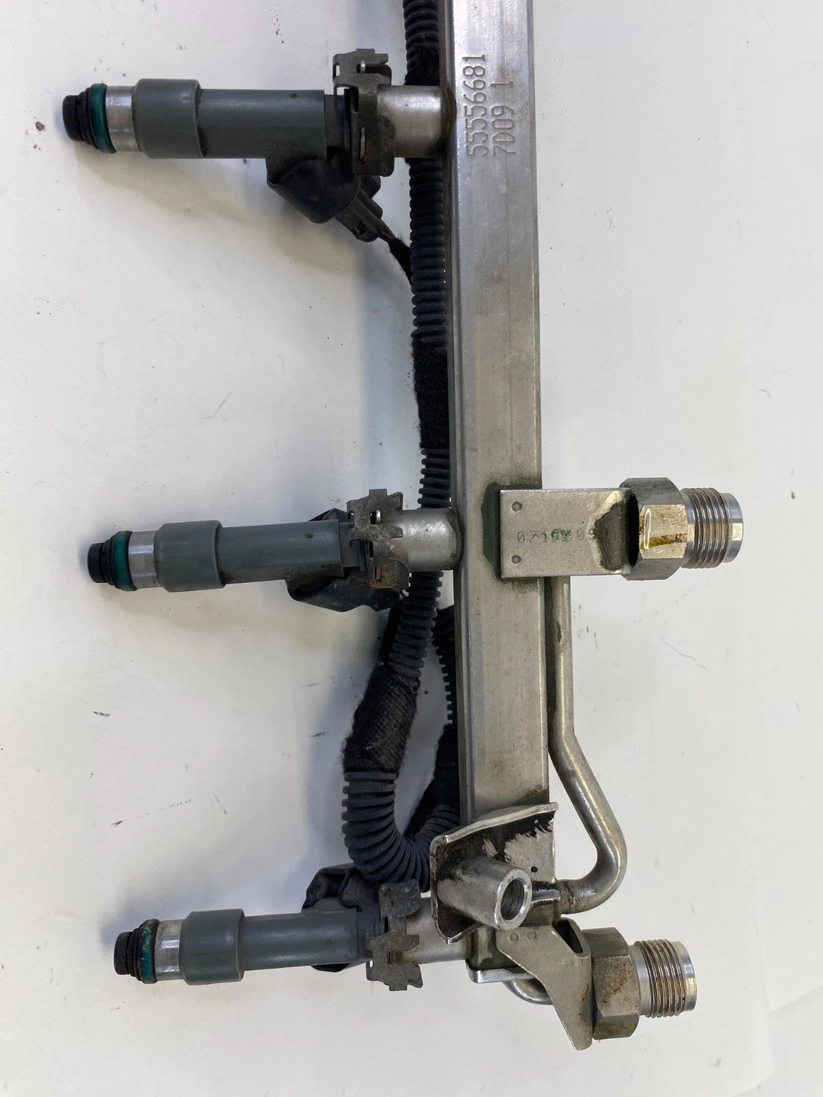 07 08 09 10 11 SAAB 9-3 93 ENGINE FUEL INJECTOR INJECTION RAIL 55556681 OEM
