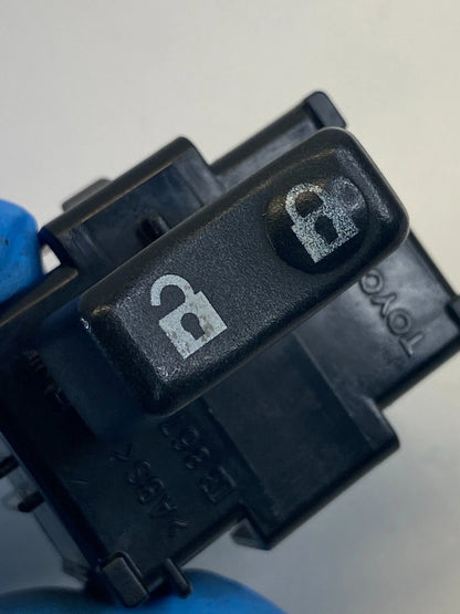 2009 2010 09 10 PONTIAC VIBE FRONT RIGHT PASSEGER DOOR LOCK BUTTON SWITCH OEM
