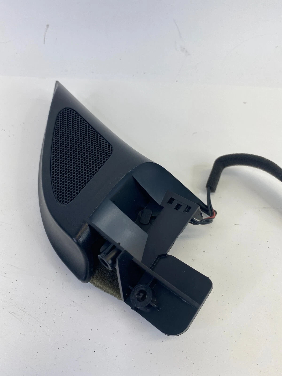 05-10 VW JETTA FRONT RIGHT DOOR MIRROR CORNER TRIM COVER W/ TWEETER SPEAKER OEM