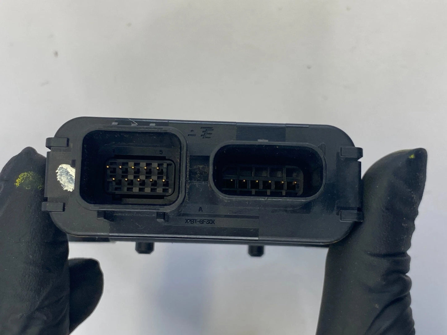 2011-2016 HYUNDAI ELANTRA RIGHT SEAT OCCUPANT SENSOR CONTROL MODULE 88950-3X500