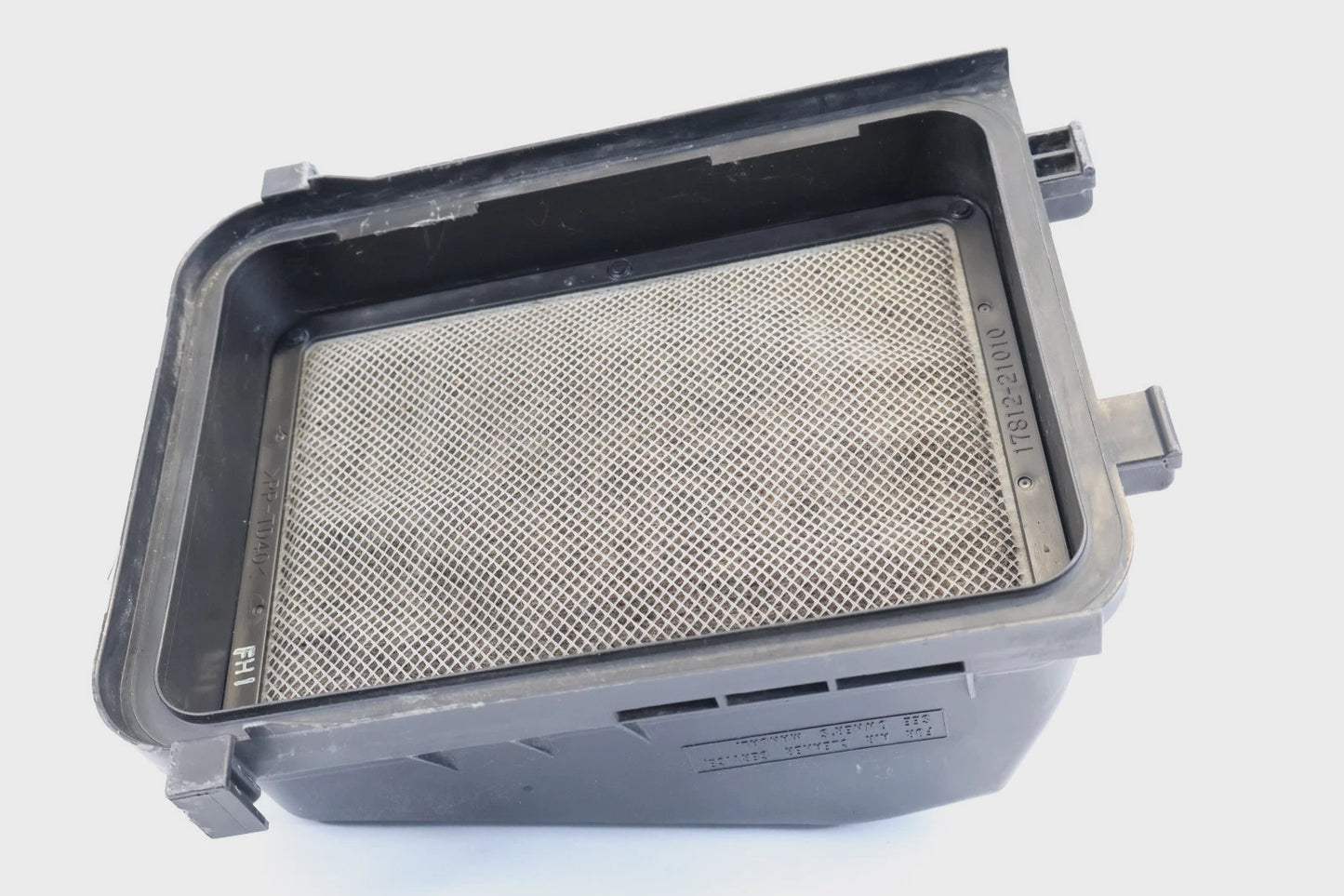 2007-2018 TOYOTA YARIS 1.5l AIR INTAKE CLEANER UPPER BOX COVER 17812-21010 OEM