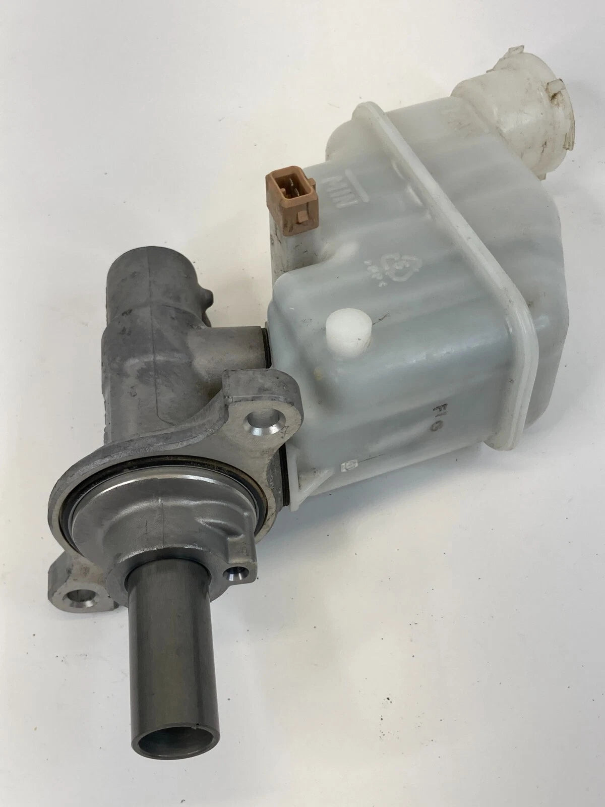 2011-2014 HYUNDAI SONATA 2.4L BRAKE MASTER CYLINDER ASSY W/ RESERVOIR BOTTLE OEM