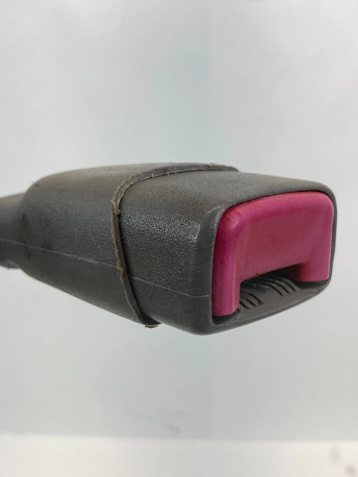 2001-2005 PONTIAC AZTEK FRONT RIGHT PASSENGER SIDE SEAT BELT BUCKLE ASSEMBLY OEM