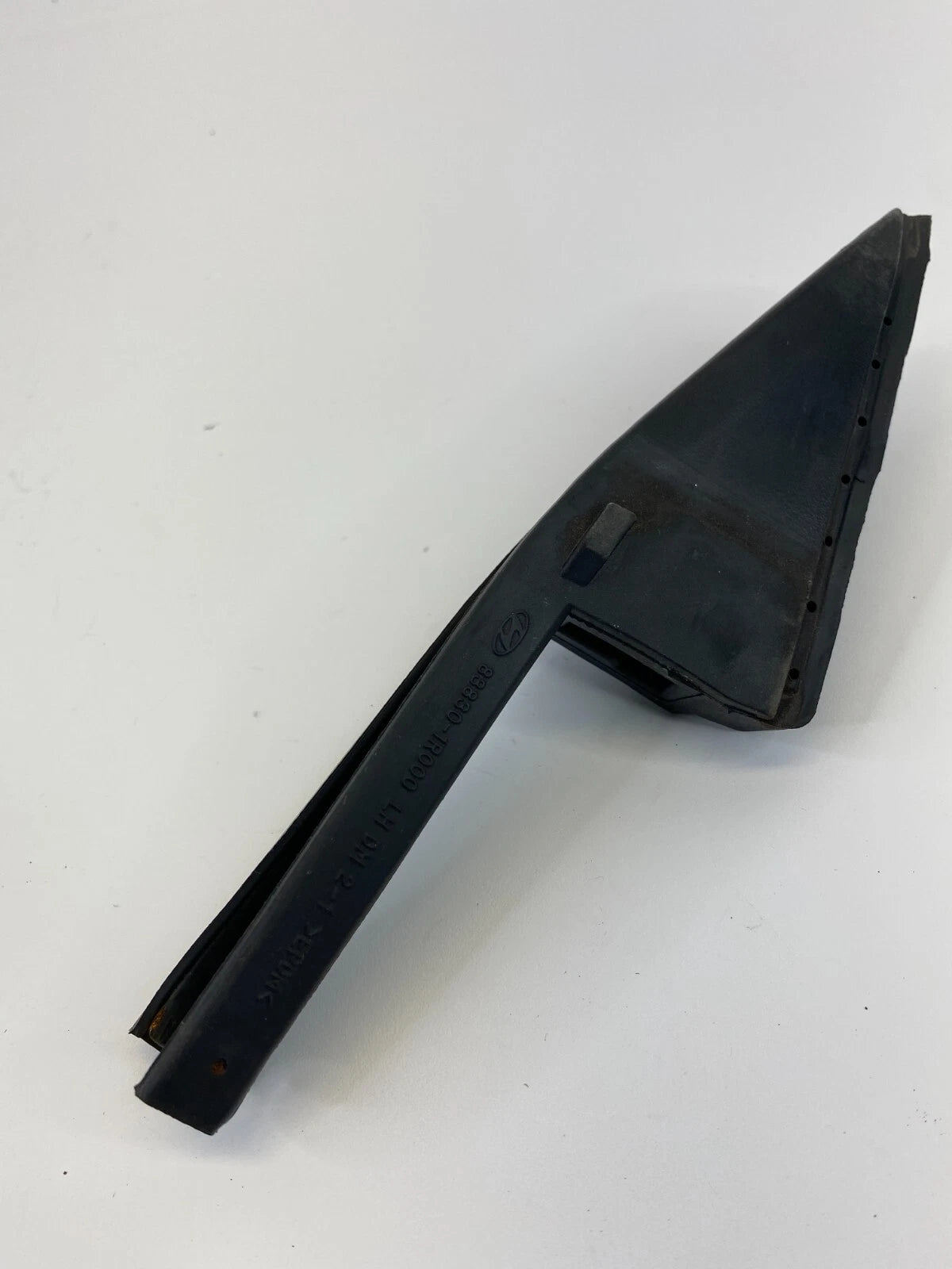 12-17 HYUNDAI ACCENT SEDAN REAR LEFT DOOR EXTERIOR CORNER MOLDING 83830-1R000