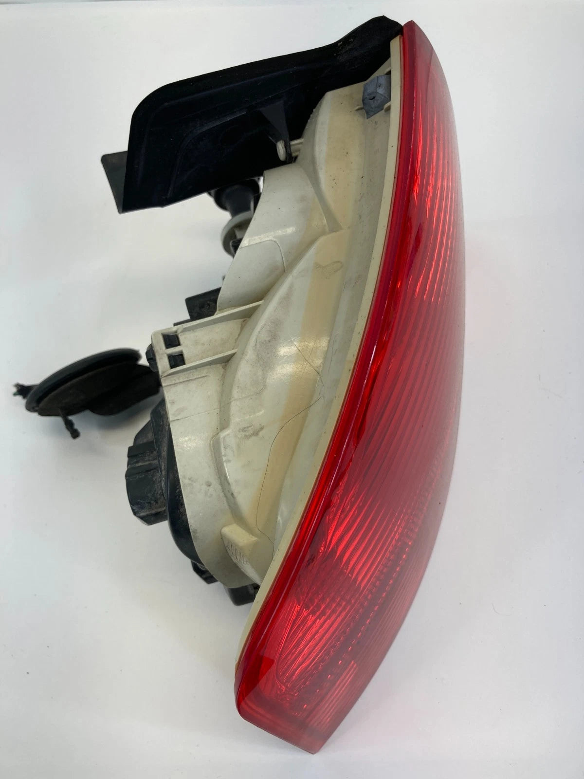 2005-2008 AUDI A4 QUATTRO OUTER REAR LEFT DRIVER SIDE TAIL LIGHT 8E5945095 OEM