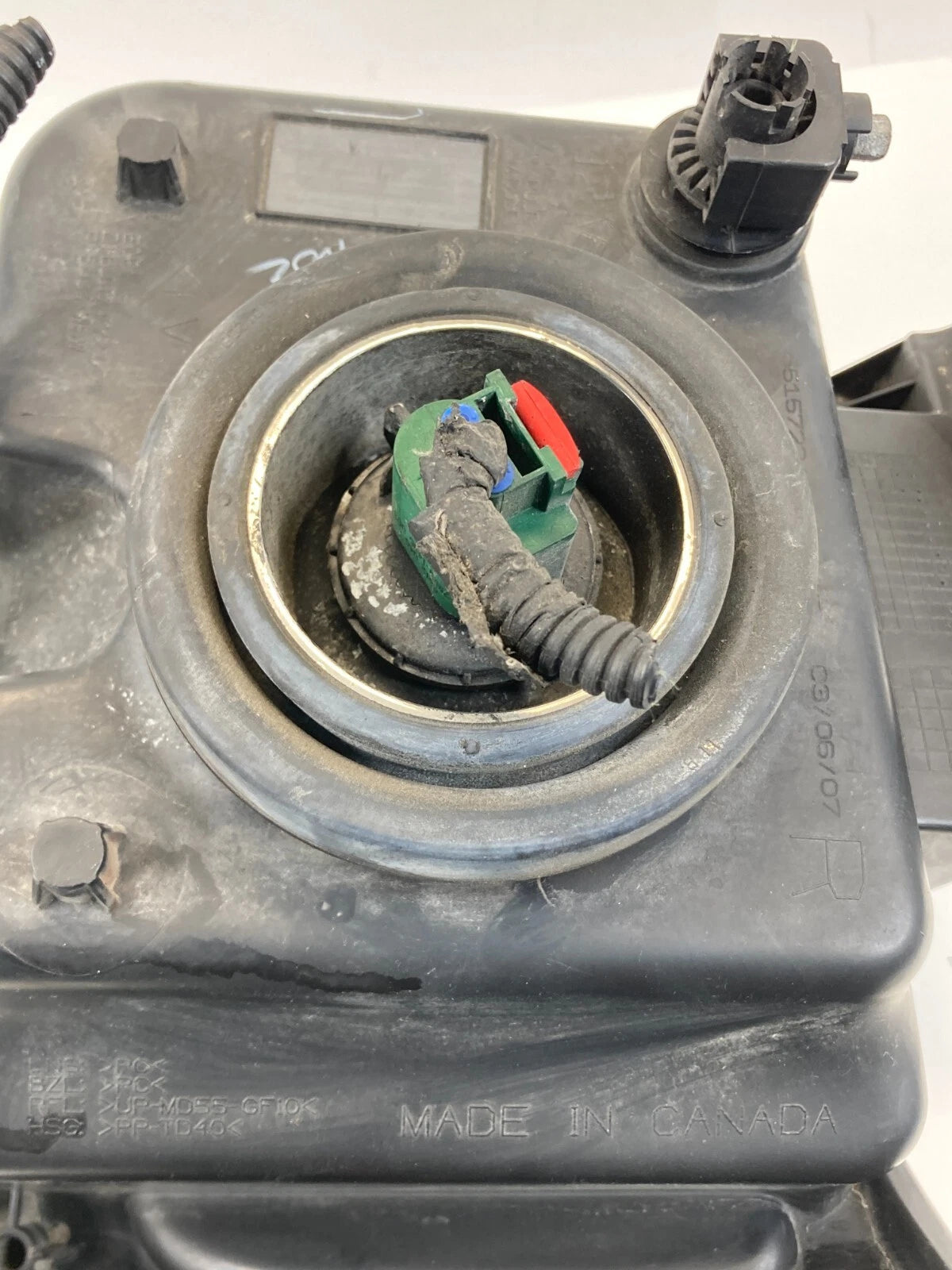 2007-2011 DODGE NITRO FRONT RIGHT PASSENGER SIDE HEADLIGHT HEAD LIGHT LAMP OEM