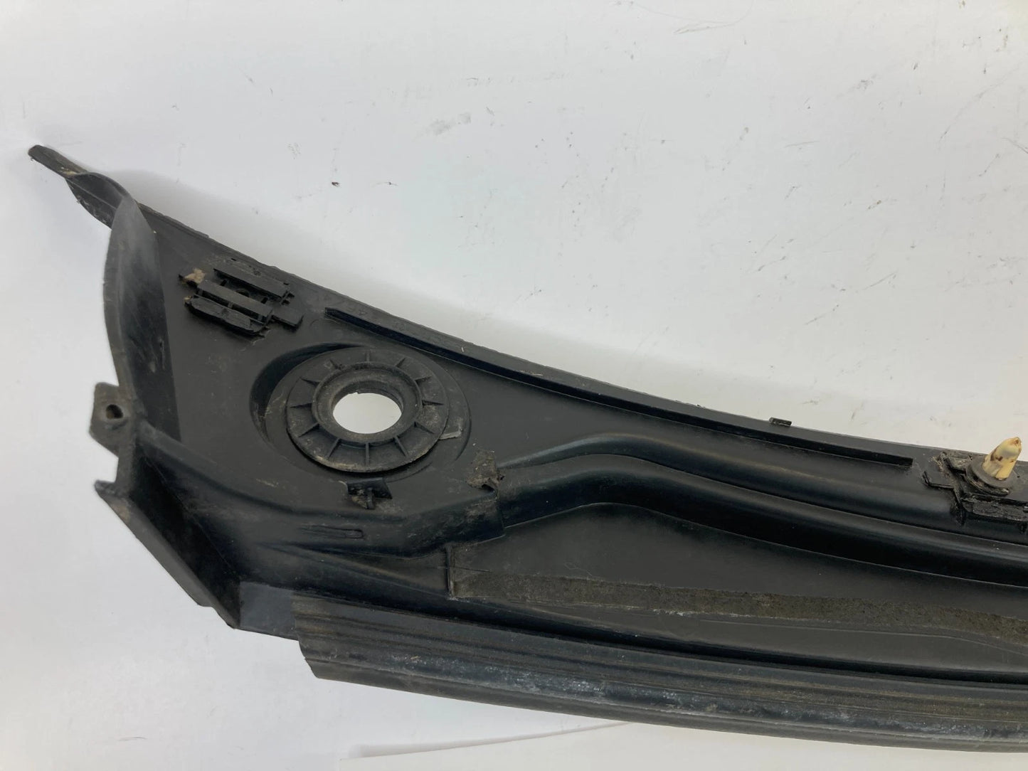 1999 2000 BMW 323I FRONT LOWER WINDSHIELD COWL PANEL COVER TOP TRIM 8-208-483