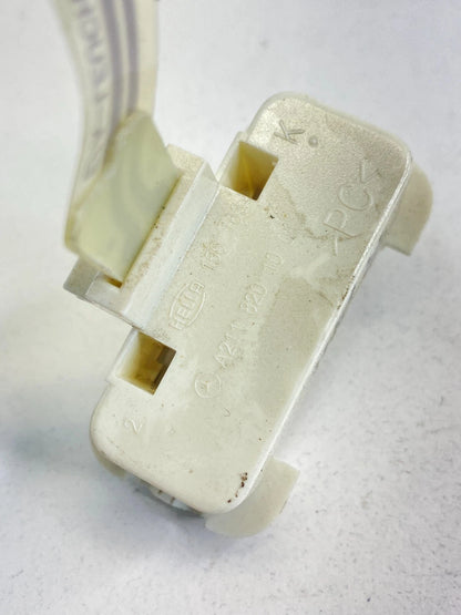 03-06 MERCEDES-BENZ E500 FRONT RIGHT DOOR COURTESY LAMP WIRE HARNESS 2118201001