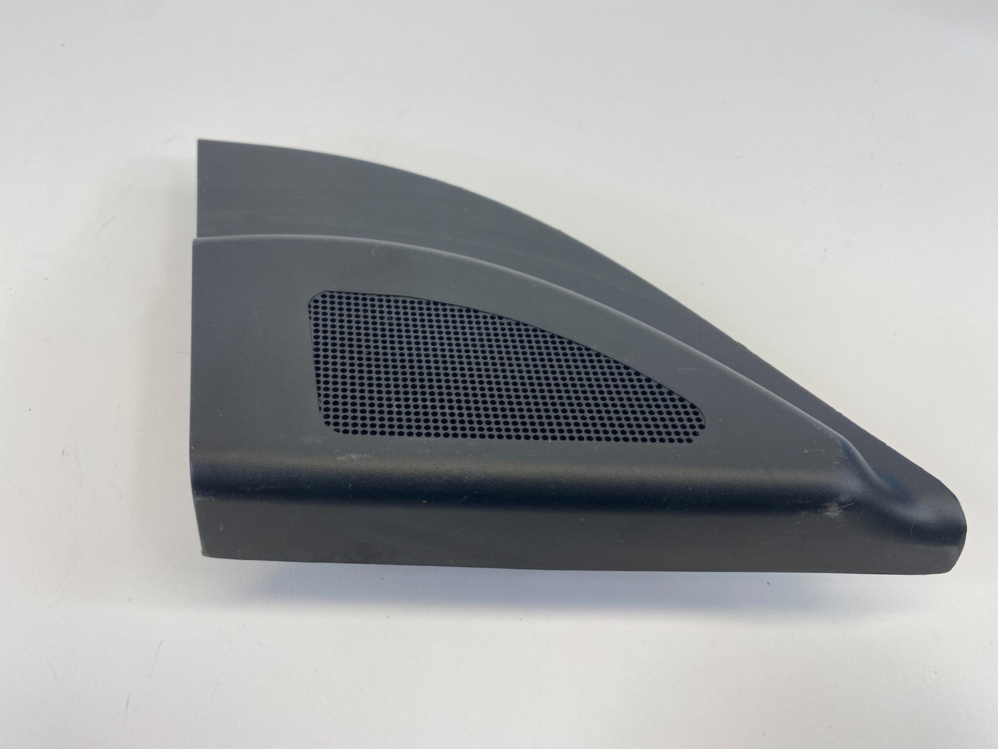 12-17 Hyundai Accent Front Right Inner Door Corner Cover w/ Tweeter 87661-1R020