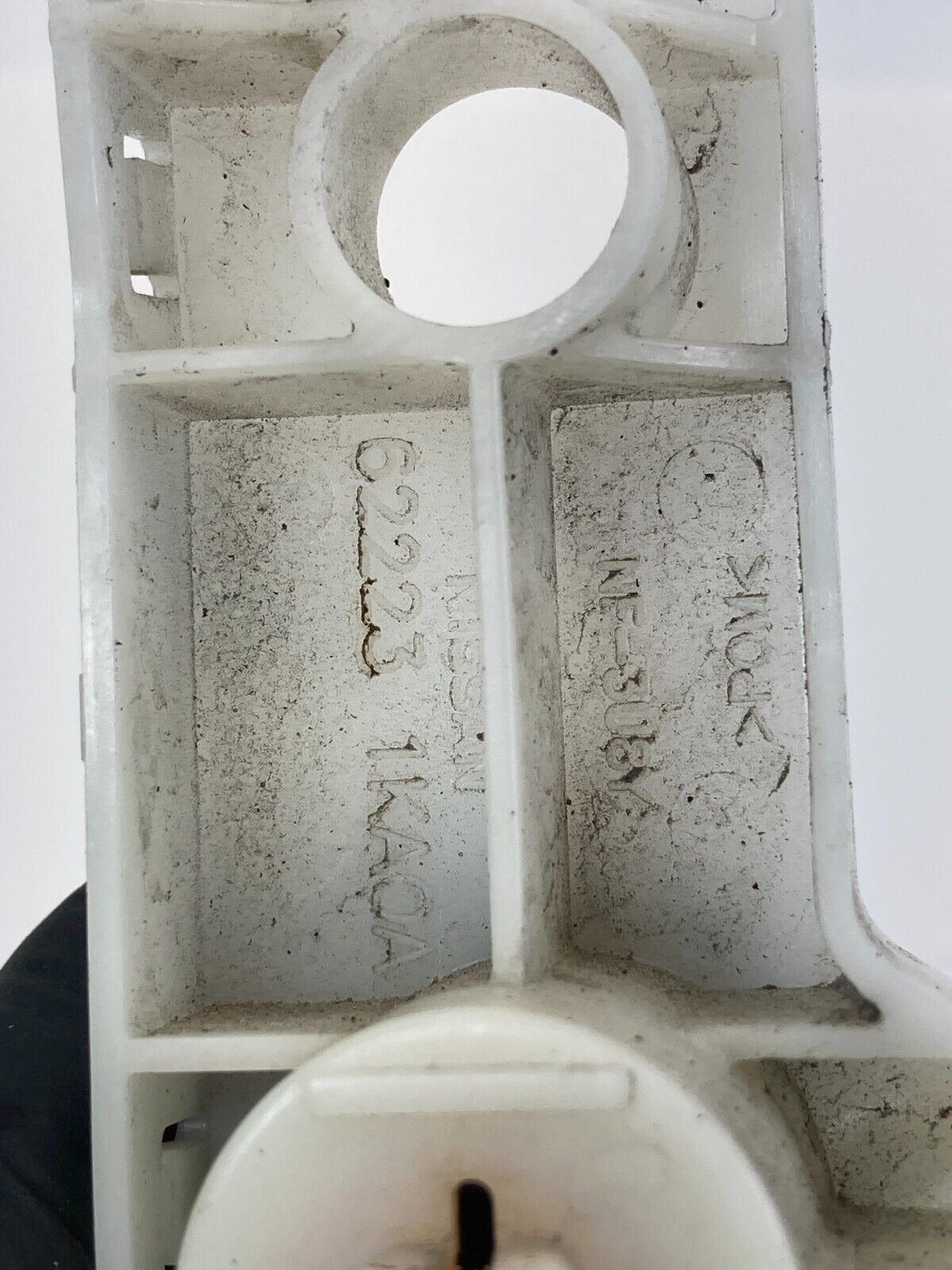 2011-2014 Nissan Juke SUV Front Left Bumper Bracket Side Retainer 62223-1KA0A