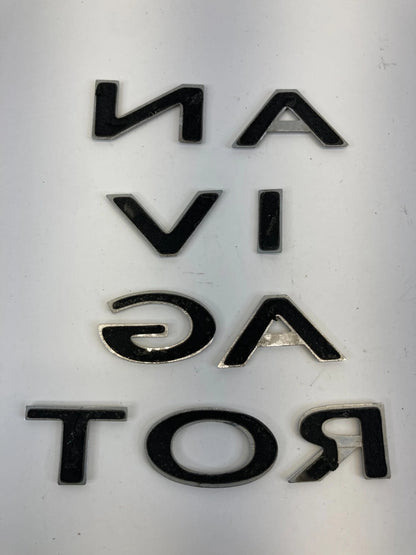 2003-2006 LINCOLN NAVIGATOR FENDER SIDE NAMEPLATE EMBLEM BADGE LOGO CHROME