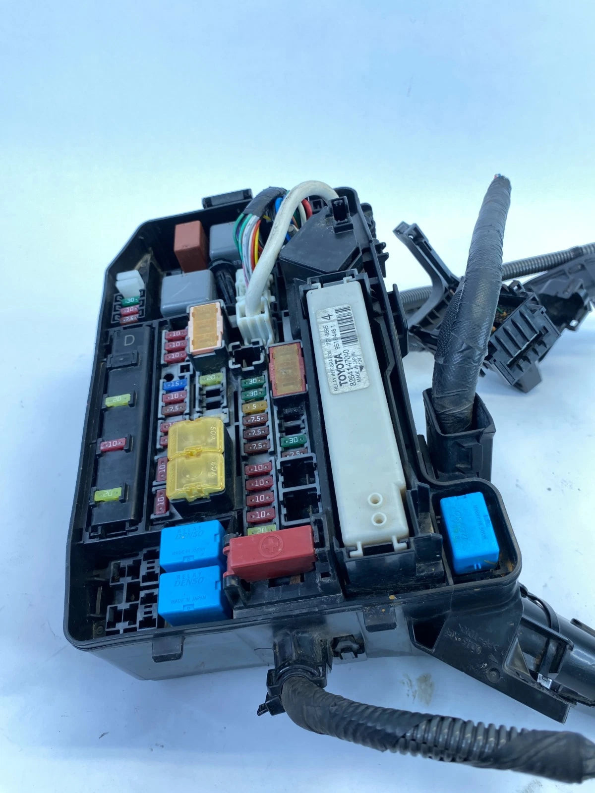 10 11 TOYOTA PRIUS 1.8L ENGINE FUSE BOX RELAY BLOCK ASSEMBLY UNIT 8264147040 OEM