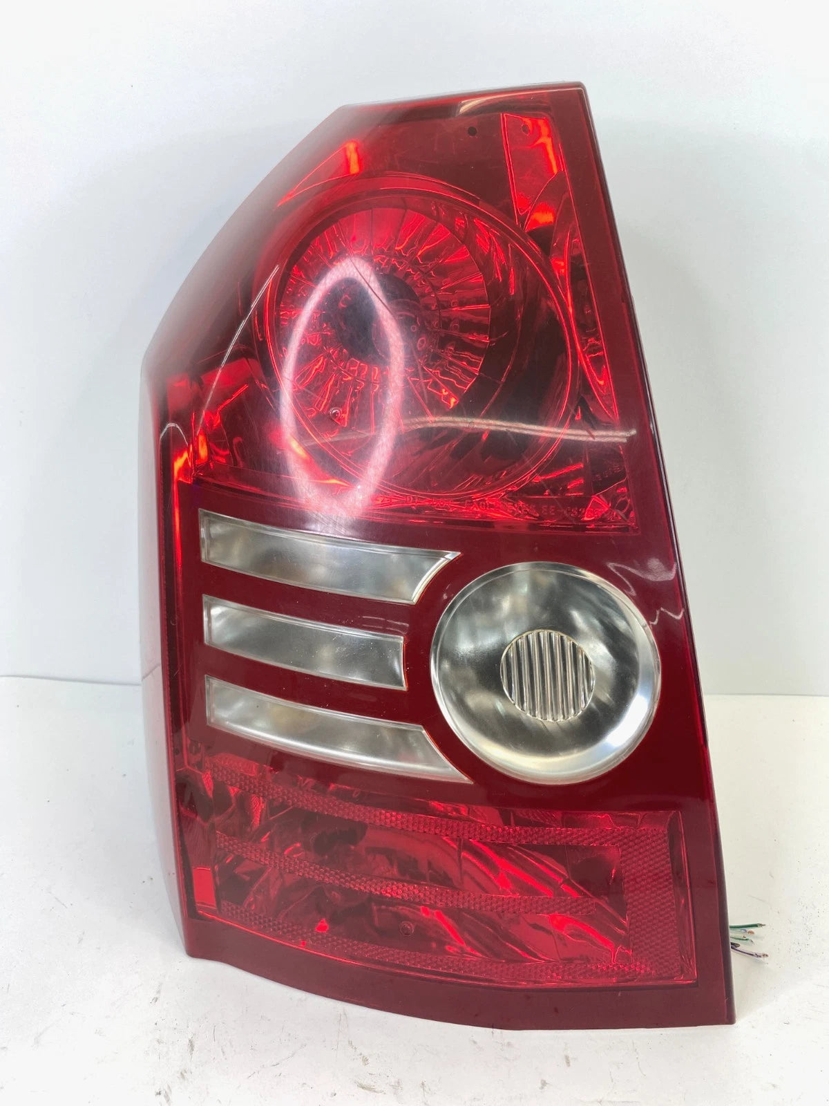2008-2010 CHRYSLER 300 REAR LEFT DRIVER TAILLIGHT TAIL LAMP ASSY CS286-B000L OEM