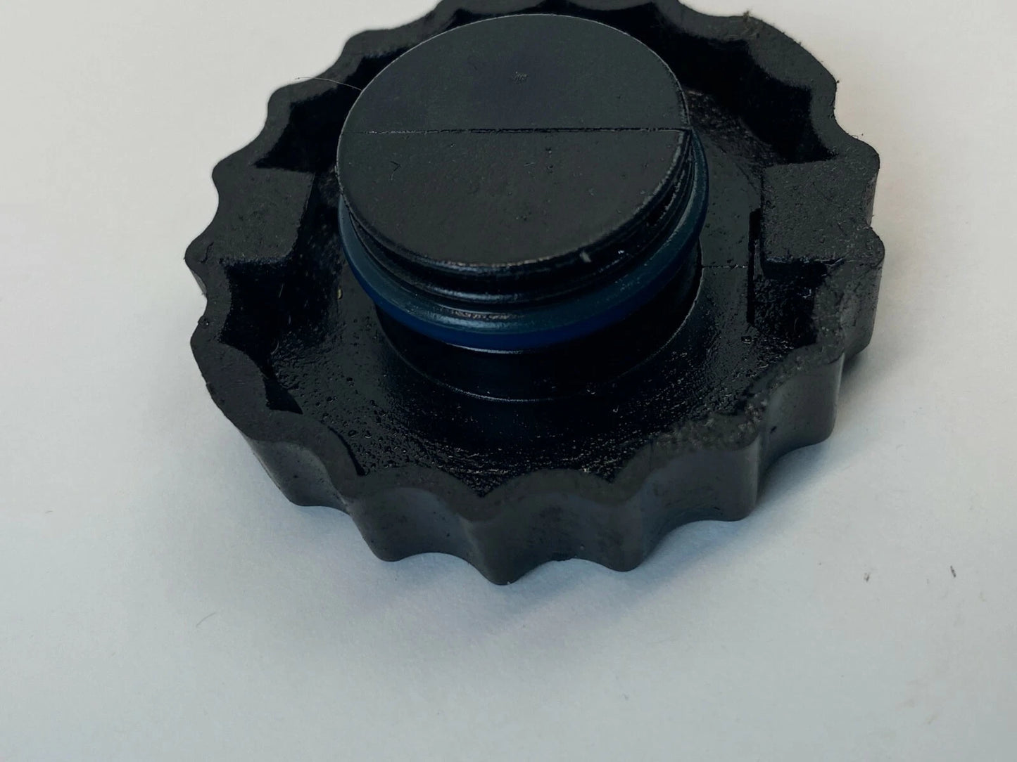 2008-2010 CHRYSLER TOWN & COUNTRY POWER STEERING FLUID RESERVOIR TANK COVER CAP