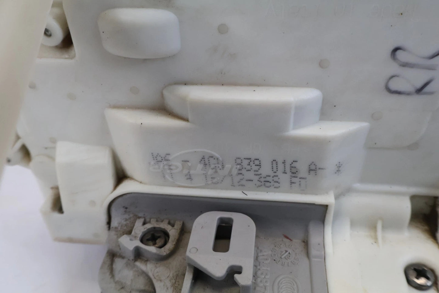 2011-2017 VOLKSWAGEN TOUAREG REAR RIGHT PASSENGER DOOR LOCK LATCH RELEASE OEM