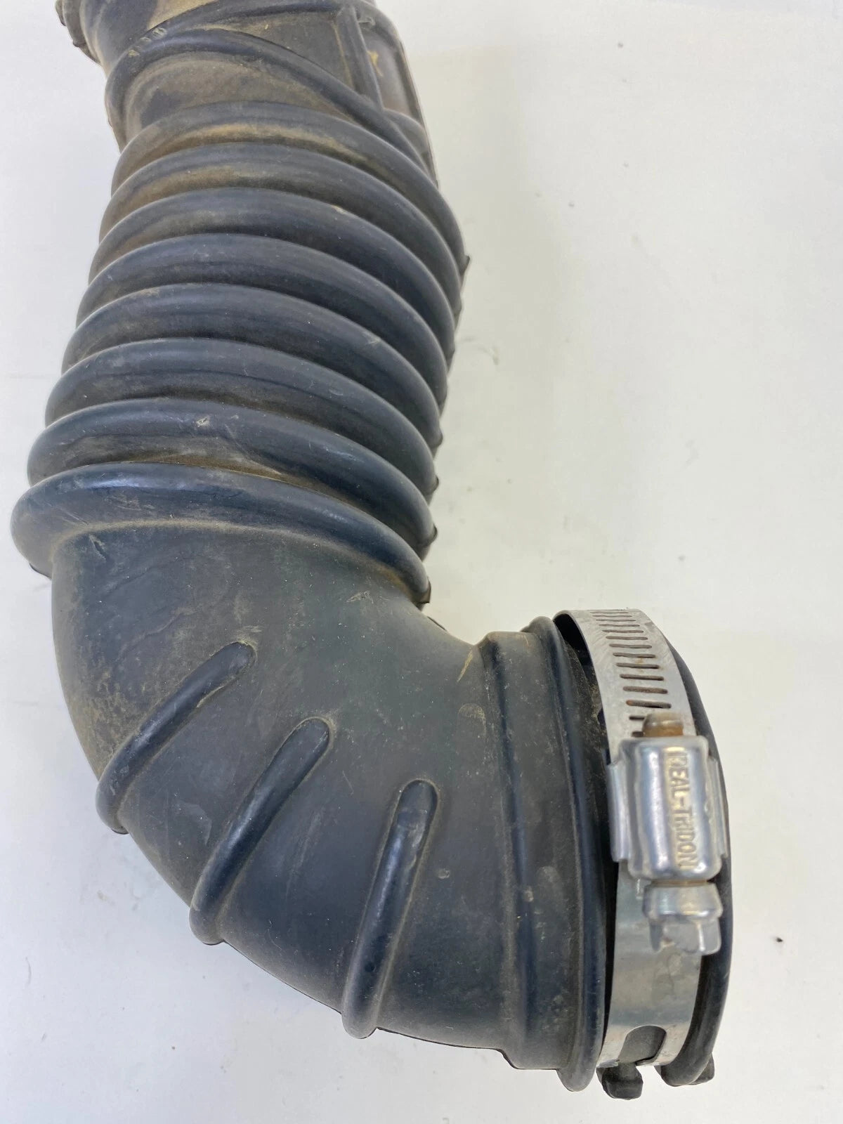 2012-2018 CHEVROLET SONIC 1.8L FWD AIR CLEANER INTAKE HOSE OUTLET DUCT TUBE OEM